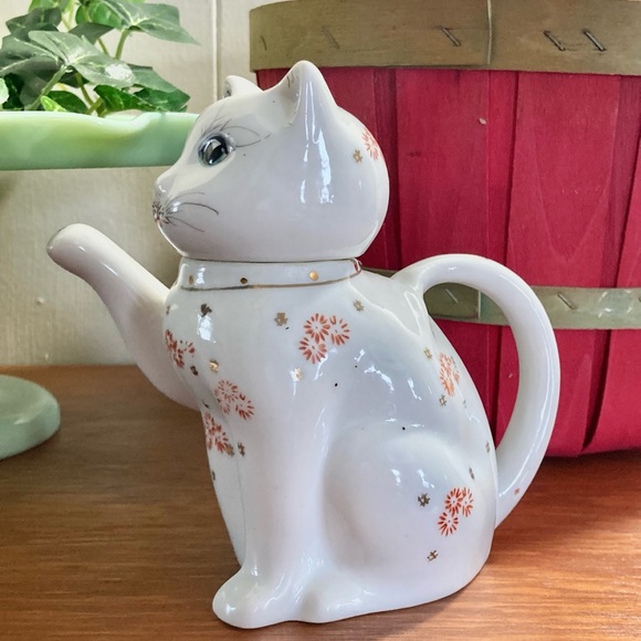 Vintage Accents Vintage Porcelain Manekineko Good Luck Cat Tea Pot